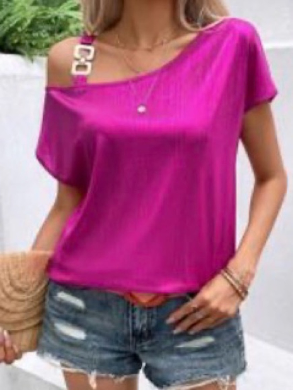 SHEIN Metallic Fuchsia One-Shoulder Tee with Gold Buckle Accent - Picture 5 of 5